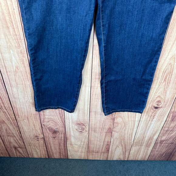 Alfred Dunner women’s jeans allure pull on size 18 / XL stretch blue denim $59 - Picture 7 of 16